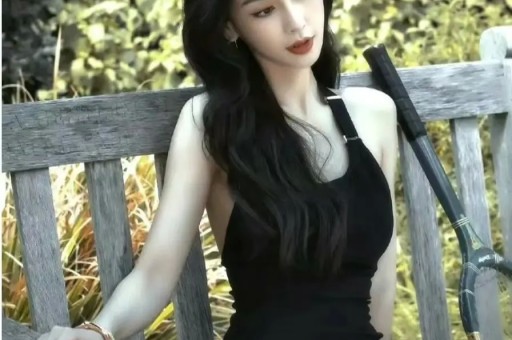 于正和朋友庆祝48岁生日董璇、古力娜扎等明星也在场